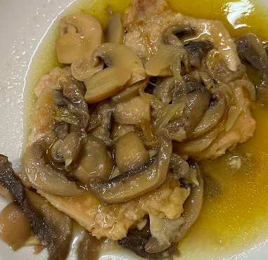A Putia do’ Calabrisi signature dishes Grilled Chicken Cutlet
Swordfish
Escalope With Mushrooms